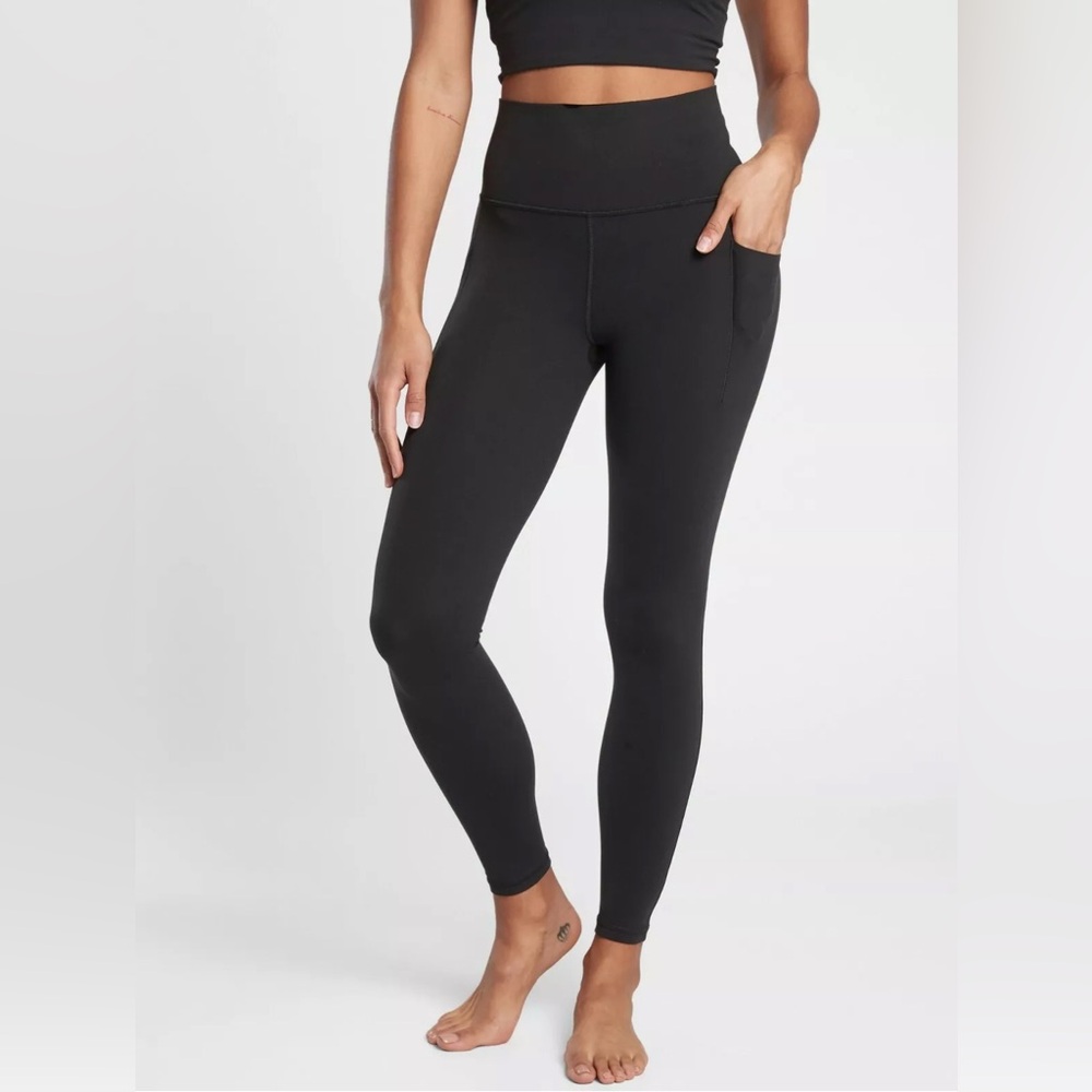 EUC Athleta Salutation Stash Tights Black